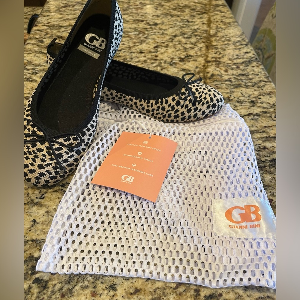 NEW Gianni Bini leopard print washable flats